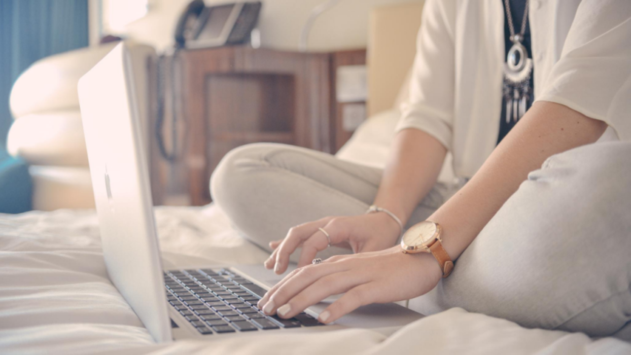 Using blogs, vlogs, and guides to boost your tourism business website’s traffic